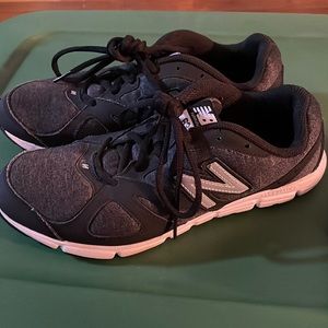 Black running new balance 635